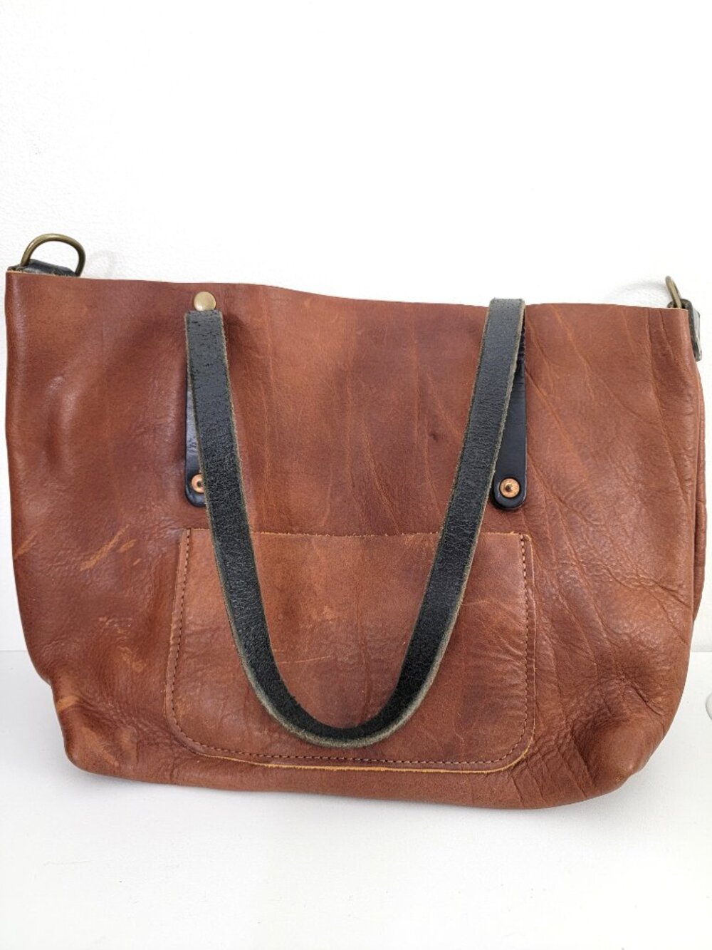 Go Forth Goods Medium Avery Bag in Saddle